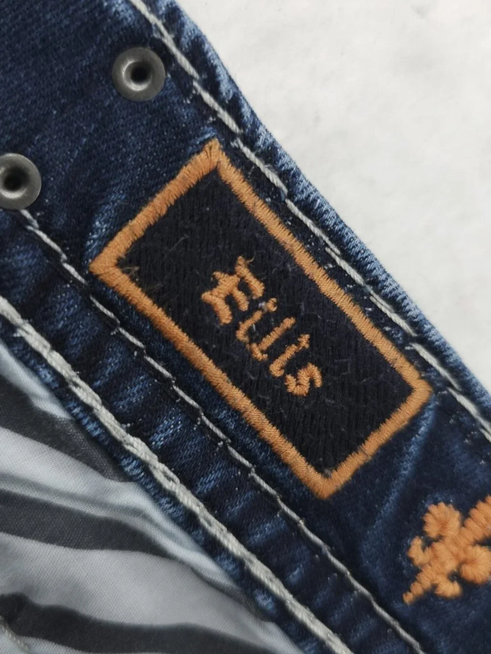 ROCK REVIVAL Eilis Skinny Blue Jeans Sequin Embellished Size 26